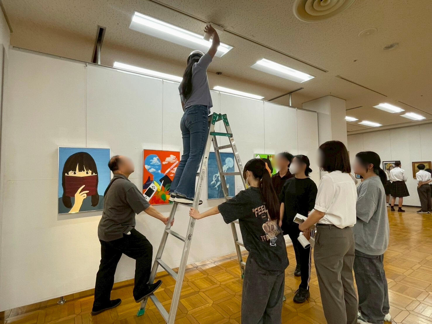 第8回あかし若手アートチャレンジの展示設営の様子